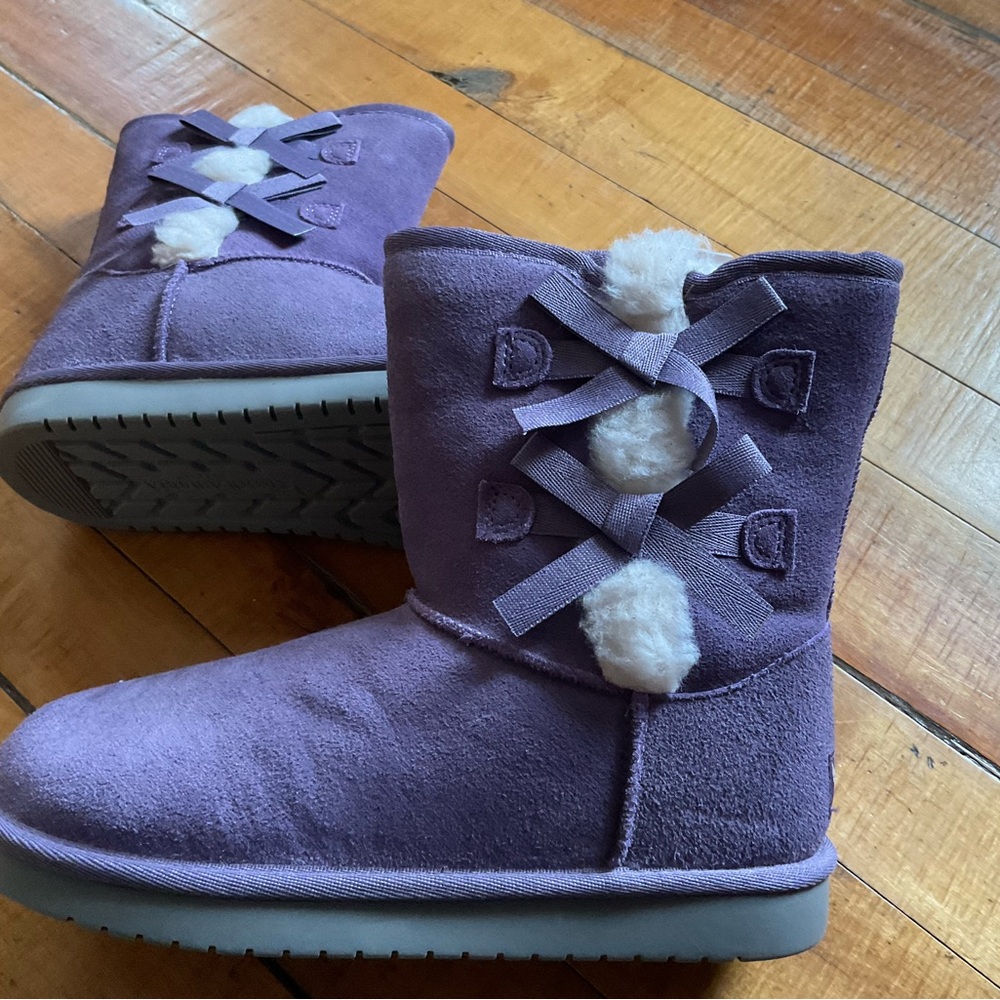 Koolaburra Lavender Kids Boots with Bows NIB sz. 4 youth